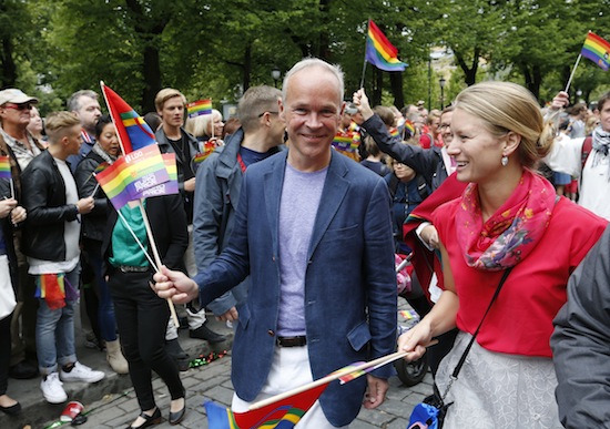 Kommunal- og moderniseringsminister Jan Tore Sanner, her under EuroPride-paraden i helga, vil føre til større og meir robuste kommunar. Foto: Terje Bendiksby / NTB scanpix / NPK