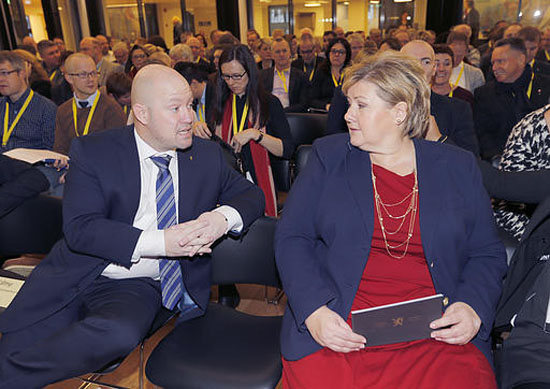 Statsminister Erna Solberg og justisminister Anders Anundsen under møtet hjå KS måndag. Foto: Terje Pedersen / NTB scanpix / NPK