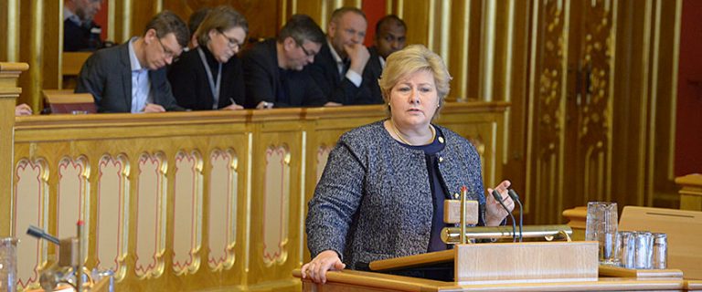 Solberg innser at regionkommunar blei for stort