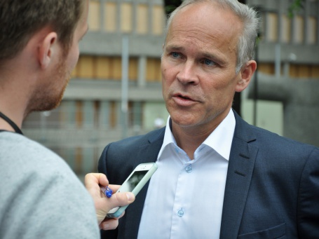 Kommunal- og moderniseringsminsterer Jan Tore Sanner seier ifølgje NRK at sterkare velferdskommunar skal gi innbyggjarane betre tenester. Foto: Kommunal- og moderniseringsdepartementet/Flickr/CC BY-ND 2.0