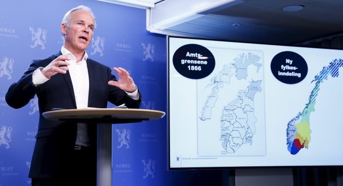Statsråd Jan Tore Sanner legg fram kommunereform. Foto: Terje Pedersen/NTB scanpix/NPK