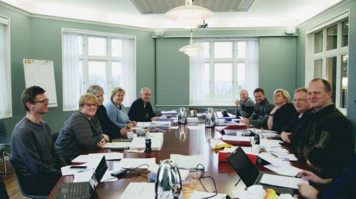 Venstre, Høgre og Framstegspartiet har dei siste vekene forhandla om ein ny regjeringsplattform på Jeløya utanfor Moss. Foto: Mona Lindseth, Venstre