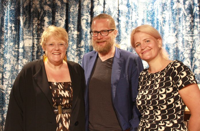 Kulturminister Trine Skei Grande, direktør Aslak Sira Myhre og prosjektleiar for Bokåret 2019 Liv Gulbrandsen. Foto: NB