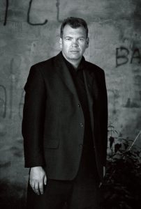 Frode Grytten, som er ein av Noregs mest profilerte nynorskforfattarar, reagerer på marginaliseringa av nynorsken. Foto: Hans Jørgen Brun, Samlaget