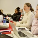 Riksrevisjonen: Nynorskelevar får læremiddel seinare enn bokmålselevar